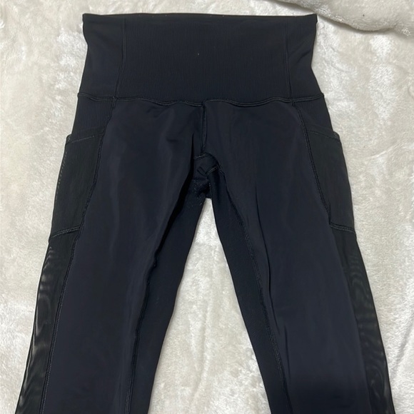 Lululemon Seek The Heat Crop Black size 6 - Picture 6 of 8